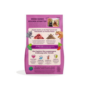 Rückseite einer rosa Hundefuttertüte mit Überschrift 'WENN HUNDE KOCHEN KÖNNTEN', zwei Hundefotos, Cartoon-Tiere, Zutatenillustrationen und deutschem Text.