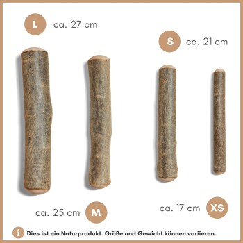Vier natürliche Holzstäbe für Haustiere, beschriftet mit den Größen L (27 cm), M (25 cm), S (21 cm) und XS (18 cm).