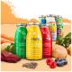 Eine "Gemüse Beet" SmoothieDog Gemüse-Snackflasche umgeben von frischen Karotten, Kürbis und Rüben auf einem rosa Hintergrund.