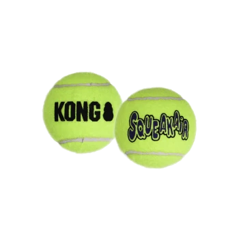Deux balles pour chien style tennis jaune‑vert néon, l'une imprimée « KONG » avec silhouette de jouet, l'autre imprimée « SQUEAKAIR ».