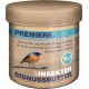Erdnussbutter mit Insekten in einem Glas, mit einem bunten Vogel auf einem Ast und mehrsprachigem Text über das Produkt.