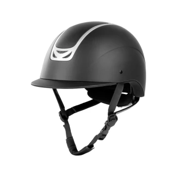 Schwarzer Reithelm mit silbernen Akzenten und verstellbarem Kinnriemen, vor einem weißen Hintergrund präsentiert.