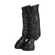 Schwarze Pferdeboots mit Mesh-Details und verstellbaren Riemen, mit dem LeMieux-Logo prominent angezeigt.