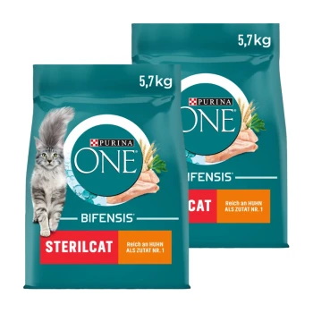 BIFENSIS Sterilcat Huhn 2x5,7 kg Zwei Taschen Purina ONE Bifensis Katzenfutter, jeweils 5,7 kg, mit einer grauen Katze auf der linken Seite und dem Text "Sterilcat" und "Reich an Huhn als Zutat Nr. 1."