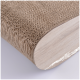 Nahaufnahme eines modernen Katzenkratzbaums mit einer strukturierten, beigen Wellpappenoberfläche und einem glatten, hellen Holzsockel.