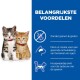 Twee kittens, grijs en wit en oranje, zitten samen. Tekst benadrukt voordelen: graanvrij, DHA voor hersengezondheid en hoogwaardige eiwitten.