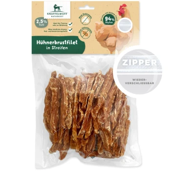 Getrocknete Hühnerbruststreifen in einem wiederverschließbaren Beutel, mit der Aufschrift 'Hühnerbrustfilet in Streifen', mit 2,5% Fett und 94% Hühneranteil.