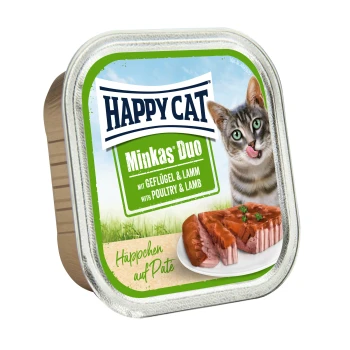 Happy Cat Minkas Duo Katzenfutterverpackung mit einer verspielten getigerten Katze, die sich die Lippen leckt, mit einer Schüssel Pâté und Fleischstücken.