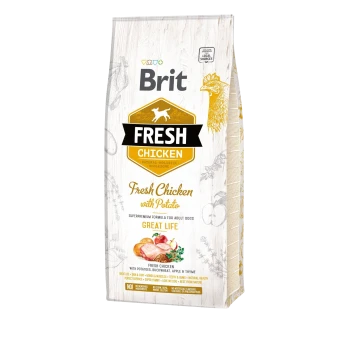 Tüte mit Brit Fresh Chicken Hundefutter, mit frischem Huhn, Kartoffeln, Buchweizen, Äpfeln und Thymian; beschriftet mit "Superpremium-Formel für erwachsene Hunde."