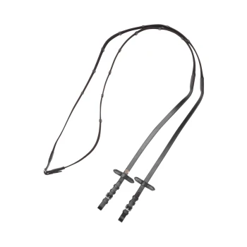 Schwarze Lederhaustierleine mit verstellbaren Riemen und einem dekorativen Emblem, entworfen für Komfort und Kontrolle während der Spaziergänge.