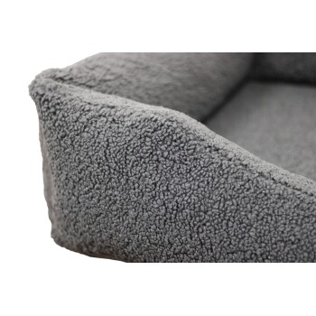 Nahaufnahme eines grauen Sherpa-Fleece-Haustierbett-Bolsters, die das weiche, strukturierte Schlaufenmaterial zeigt.