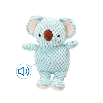 Ein weiches, plüschiges Koala-Spielzeug in Hellblau mit einer braunen Nase und rosa Wangen, mit einem Geräuschsymbol, das anzeigt, dass es Geräusche macht.