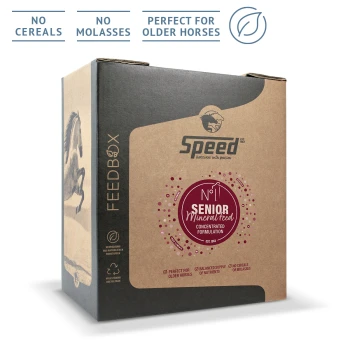 Kartonbox mit Speed Senior Mineralfutter, beschriftet für ältere Pferde mit Symbolen für keine Cerealien und keinen Melasse.