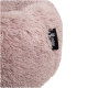 Eine Nahaufnahme eines weichen, rosa Haustierbettes mit flauschiger Textur, mit einem schwarzen Etikett, das "Distrikt" liest.