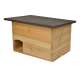 Houten huisdierenhuis met een donkerbruine bovenkant en lichte houten zijkanten, met een zij-ingang voor huisdieren.