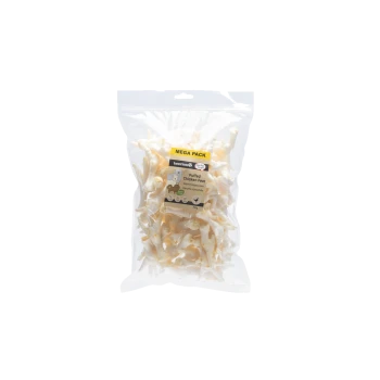 Transparenter Plastikbeutel mit der Aufschrift 'MEGA PACK', gefüllt mit beeztees gepufften Hühnerfüßen (Hundesnacks).