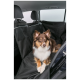 Ein Hund ruht auf einer schwarzen Autositzabdeckung, mit schützenden Seitenklappen und Netzfächern zur Aufbewahrung.