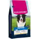 Worek karmy Eukanuba Mature dla psów w wieku 7-10 lat, 10-25 kg, bogaty w świeżego kurczaka, z psem rasy Border Collie na froncie.