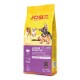 Hundefutterbeutel mit "JOSI DOG JUNIOR SENSITIVE" und Bildern von drei Hunden, hebt das glutenfreie Rezept und das Gewicht von 2,7 kg hervor.