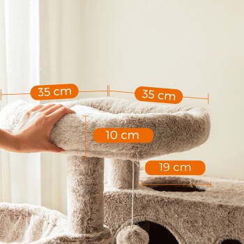 Eine Hand berührt einen plüschigen Katzenbaum mit einer runden Plattform, die Maße zeigt: 35 cm Breite, 10 cm Höhe und 19 cm Höhe der Basis.