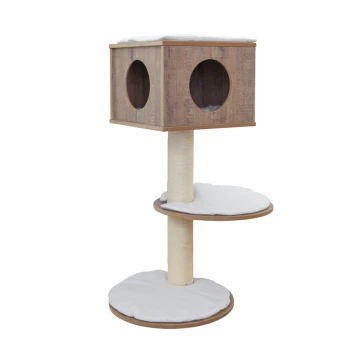 Katzenbaum mit einem hölzernen Würfelhaus, zwei runden Plattformen mit weißen Kissen und einem mit Sisal umwickelten Kratzbaum.