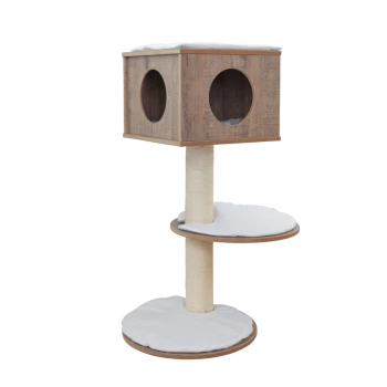 Katzenbaum mit einem hölzernen Würfelhaus, zwei runden Plattformen mit weißen Kissen und einem mit Sisal umwickelten Kratzbaum.