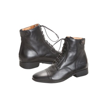 Schwarze Leder-Reitstiefel mit einem eleganten Design, mit Schnürsenkeln und einer abgerundeten Zehe, aus mehreren Blickwinkeln präsentiert.