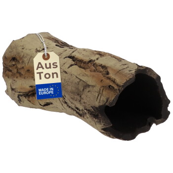 Hohles Korkrinden-Stammversteck mit rauer natürlicher Struktur und Anhänger mit Aufdruck 'Aus Ton' sowie blauem 'MADE IN EUROPE'-Label.