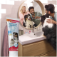 Hund wird von einem Mann im Badezimmer mit Zahnpasta gebürstet, eine große Tube Beaphar Haustierzahnpasta ist sichtbar.