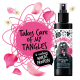 Schwarze Sprühflasche Bugalugs Baby Fresh Entwirrungsspray mit Hundeillustration, rosa Blütenblättern und Text „Kümmert sich um meine Verfilzungen & enthält Weizenprotein.“