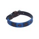 Blaue und braune gemusterte Haustierhalsband mit einem Lederband und dekorativen Kreuzdesigns.