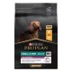 Purina Pro Plan Small & Mini Adult Hundefutter für Hunde 9+, mit einem Dackel und dem Huhn als Hauptzutat.