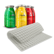 Vier bunte Smoothie-Flaschen für Hunde mit den Aufschriften "Lamm", "Huhn" und "Rind", neben einer rosa Silikonmatte mit Herzformen.