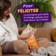 Chat orange et blanc se faisant donner des friandises à la main sur un canapé ; texte violet 'Pour FÉLICITER' ; le sac montre 'edgard cooper PILLOWS'.