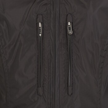 Schwarze Haustierjacke mit zwei Reißverschlusstaschen, mit einem eleganten Design und glatter Stofftextur.