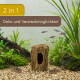 Hohles Log-Versteck im Aquarium auf Kiesboden mit Pflanzen und kleinen Fischen; Bannertext: '2 in 1' und 'Deko und Versteckmöglichkeit'