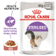 Opakowanie karmy dla kotów Royal Canin Sterilised, z ilustracją biegnącego kota, z tekstem "85g x 12" oraz "Utrzymanie optymalnej masy ciała."