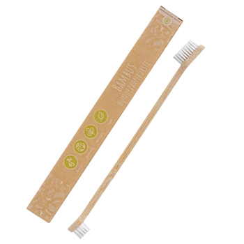 Bambus-Hundezahnbürste mit einem natürlichen Holzgriff und weichen Borsten, zusammen mit ihrer umweltfreundlichen Verpackung präsentiert.