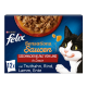 Verpackung für Purina Felix Sensations Katzenfutter mit einer schwarz-weißen Katze, mit Text, der die Geschmäcker hervorhebt: Truthahn, Rind, Lamm und Ente in Sauce.