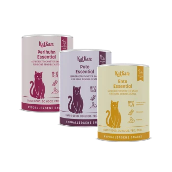Drei KatKare-Katzensnack-Dosen mit den Aufschriften Perlhuhn, Pute und Ente, mit Katzensilhouette und 'Snack good. Do good. Feel good.'