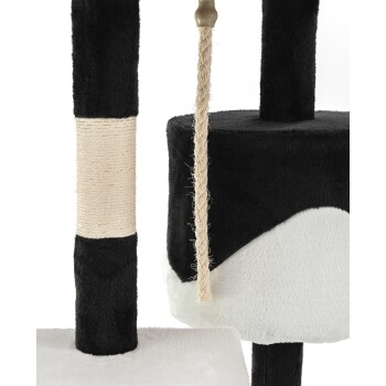 Nahaufnahme eines schwarz-weißen Katzenbaums mit einem Kratzbaum, der mit natürlichem Sisal-Seil umwickelt ist, und plüschigen Oberflächen für Komfort.