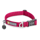 Ein lebhaft pinkfarbener Hundehalsband mit einer silbernen Schnalle und einem Anhänger, mit dem Logo "RUFFWEAR" und einer Hundillustration.