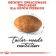 Karma dla kotów perskich, z brązowym owalnym kawałkiem jedzenia i tekstem 'spersonalizowane odżywianie' w stylowej czcionce.