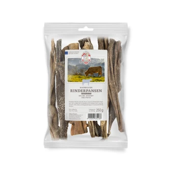 Eine durchsichtige Plastiktüte mit getrockneten Rinderpansen-Sticks, beschriftet mit "Kaiserliche Rinderpansen", mit einem Kuhbild und Nährwertangaben.