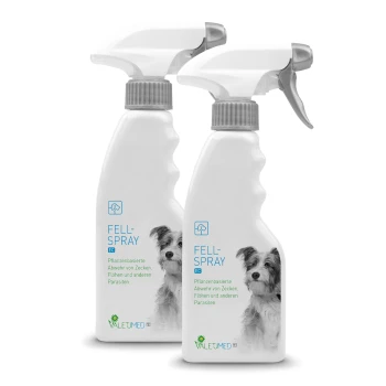 Weißer Sprühbehälter mit der Aufschrift "FELL-SPRAY" und einem Bild eines Hundes, das pflanzenbasierte Schutzmittel gegen Zecken, Flöhe und andere Parasiten bewirbt.