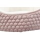 Gros plan d'un lit pour animaux en peluche avec un design matelassé hexagonal en rose doux, présentant une doublure intérieure blanche confortable.