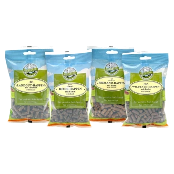 Vier Beutel mit Tierleckerlis, die mit verschiedenen Geschmacksrichtungen beschriftet sind: Insekten, Lamm, Huhn und Lachs, mit weichen Snacks für Haustiere.