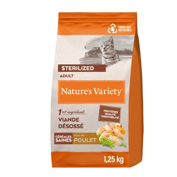 Nourriture stérilisée pour chats adultes Nature's Variety avec poulet désossé, céréales saines et nouvelle recette avec céréales saines.