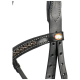 Schwarzes Lederhaustiergeschirr mit dekorativen Strasssteinen und einem runden Emblem, das verstellbare Riemen und Nähdetails zeigt.