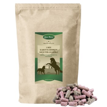 Braune Kraftpapier-Tüte mit der Aufschrift 'Lyra Horse' 3-MIX Karotte-Himbeer Kräuter-Leckerli, Haufen aus rosa/grünen Pellets.